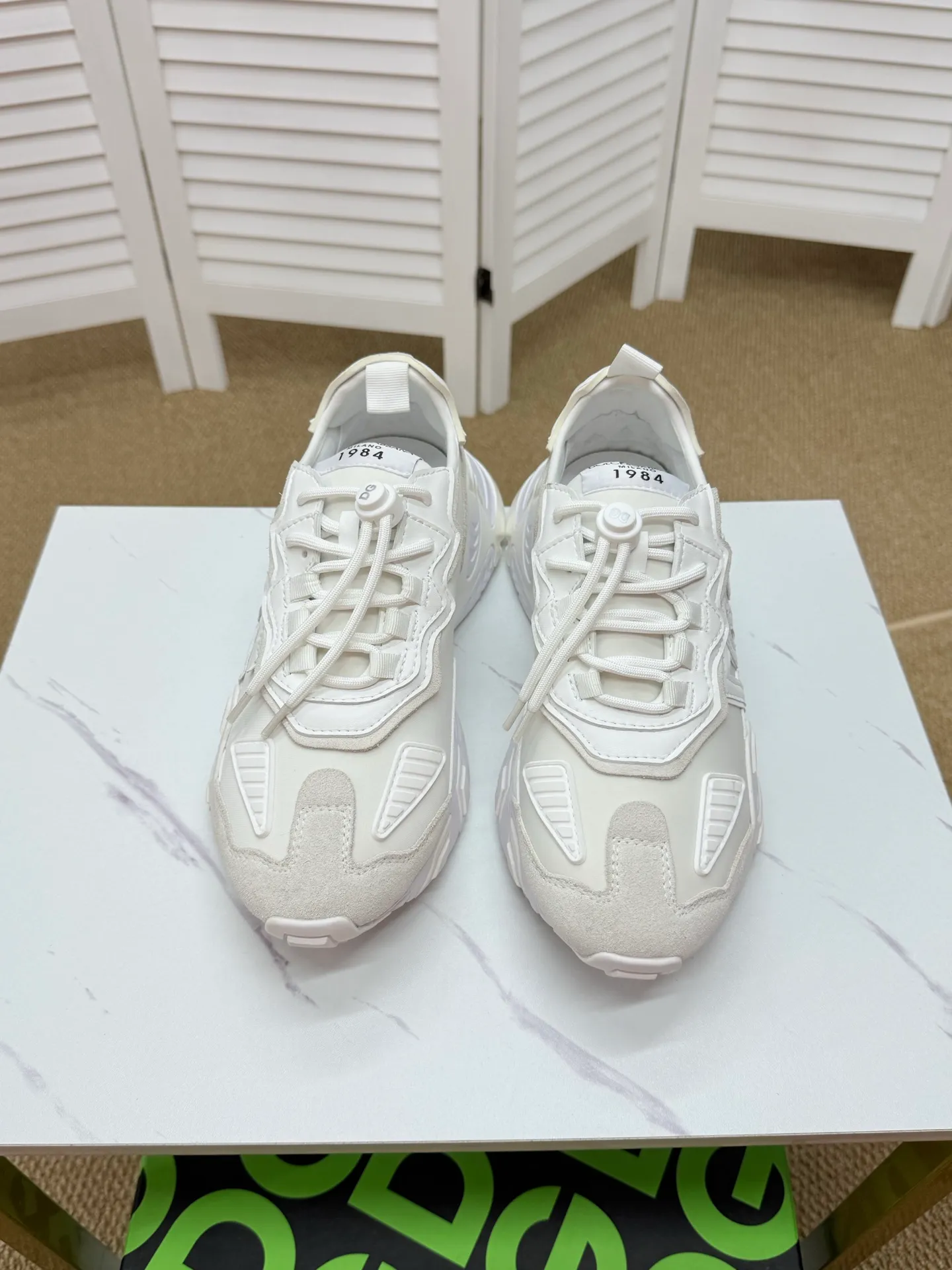 Men's clothing and shoes 260. The latest sports and casual shoes for couples (DG) are fashionable and versatile, and can add luster to various looks. Create an exquisite design with unique dynamic vitality and modern atmosphere, showing modern elegance. Size: 35-46 (custom-made sizes 45 and 46 are non-refundable) Se